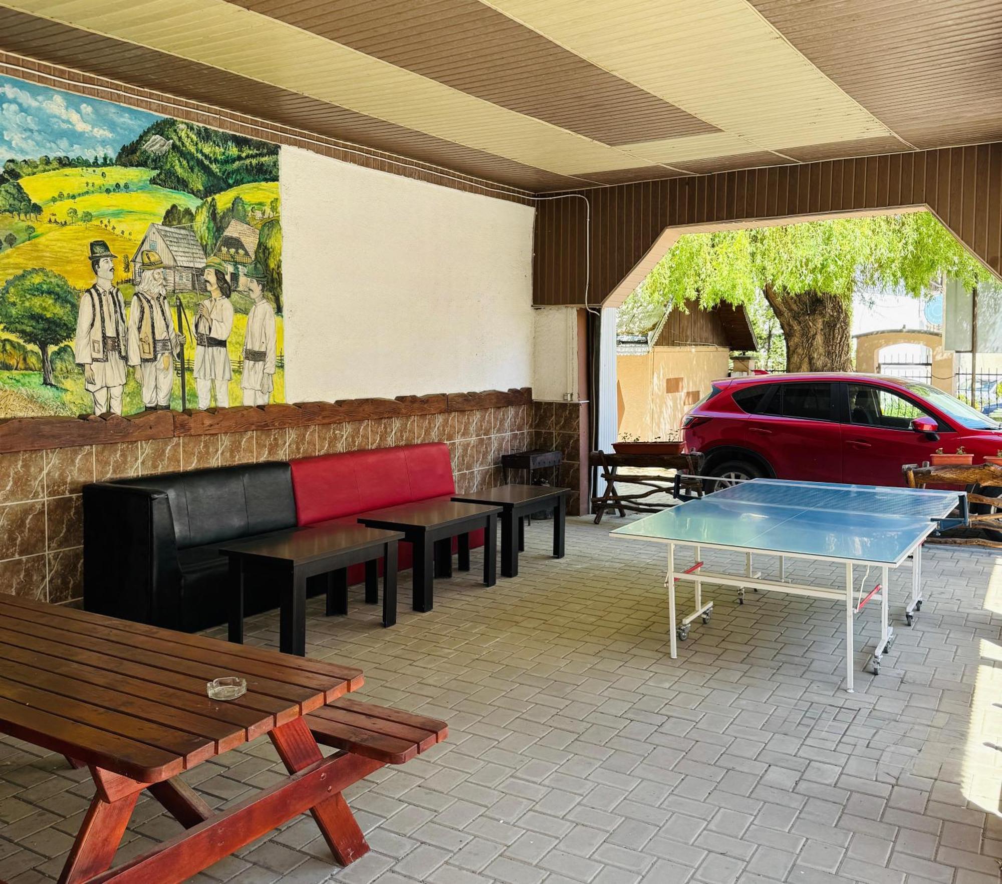 Hostel „La Galan” Radauti Exterior photo